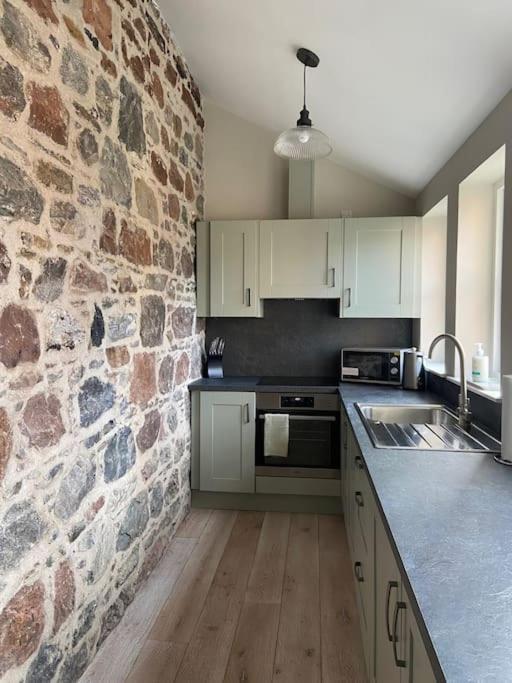 Signalman'S Cottage In Clachnaharry South Kessock エクステリア 写真